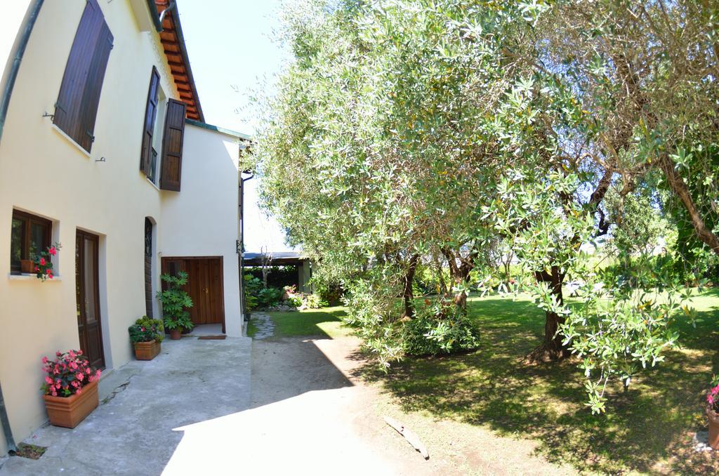 Casa Romana Виареджо Екстериор снимка