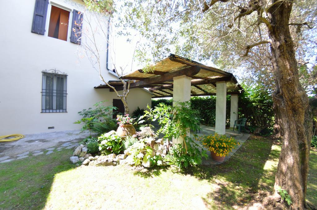 Casa Romana Виареджо Екстериор снимка