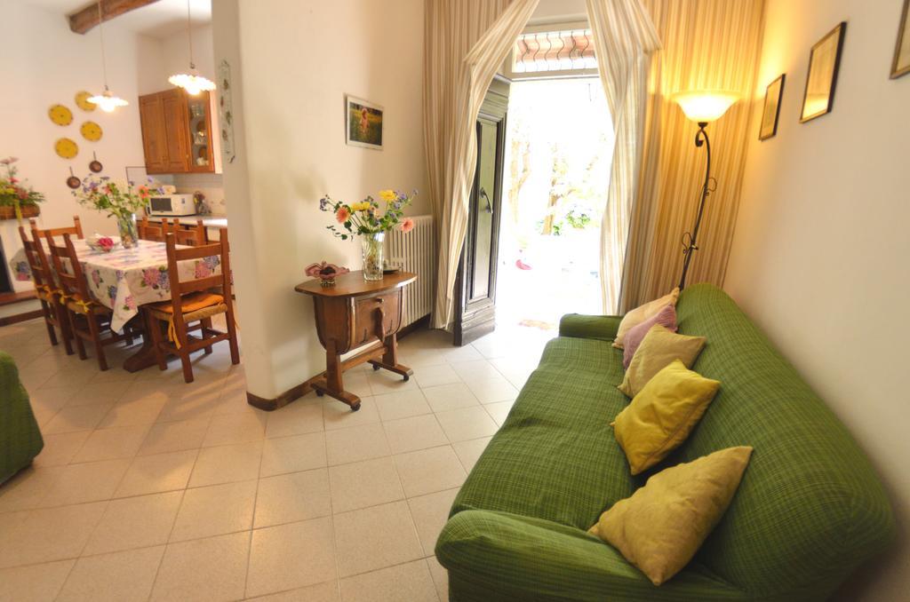 Casa Romana Виареджо Екстериор снимка